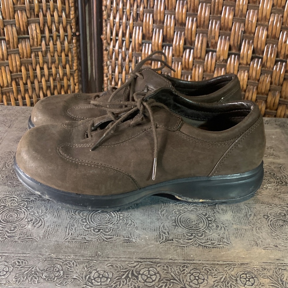🚫SOLD🚫Dunham Brown Shoes Size 7.5D